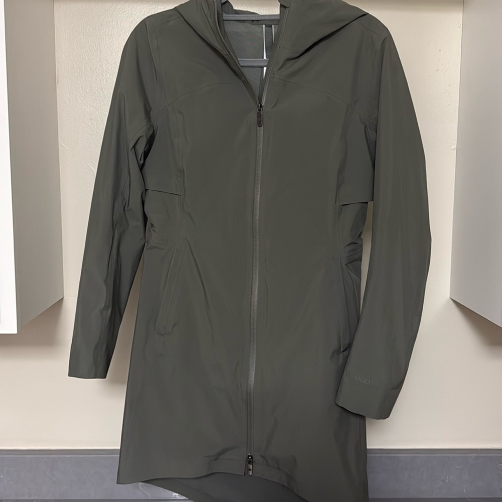 Lululemon Rain Rebel Jacket, size 4